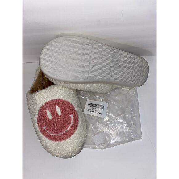 New Pink Smiley Face Sz 42-43 (8-9) Fleece Outside And Inside Slide On Slippers - Picture 2 of 5
